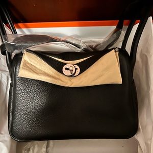 HERMES Taurillon Clemence Lindy 26 PHW